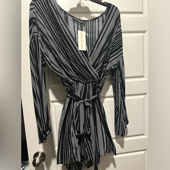 Black and White Linen Romper - Picture 2 of 4